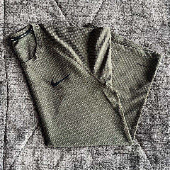 Nike Pro T-Shirt - Picture 2 of 2